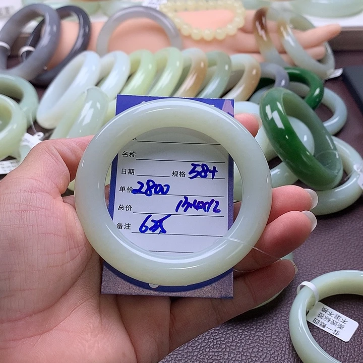 未镶嵌手镯和田玉