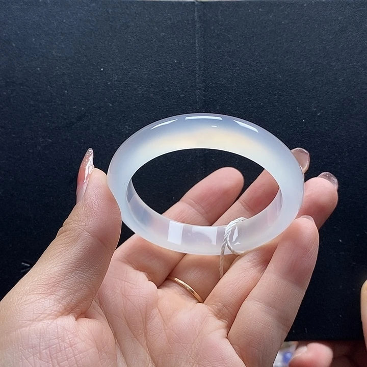 玛瑙/玉髓未镶嵌手镯49.7包容