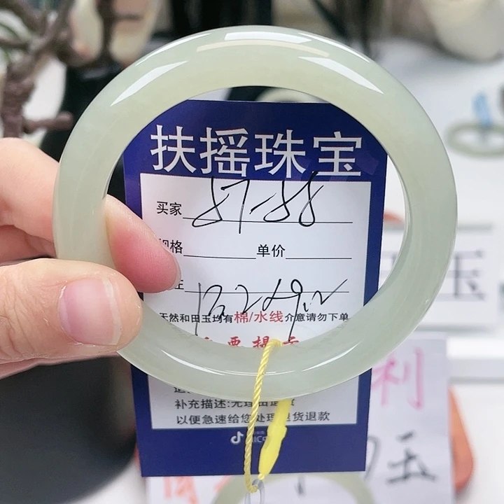 和田玉手镯未镶嵌