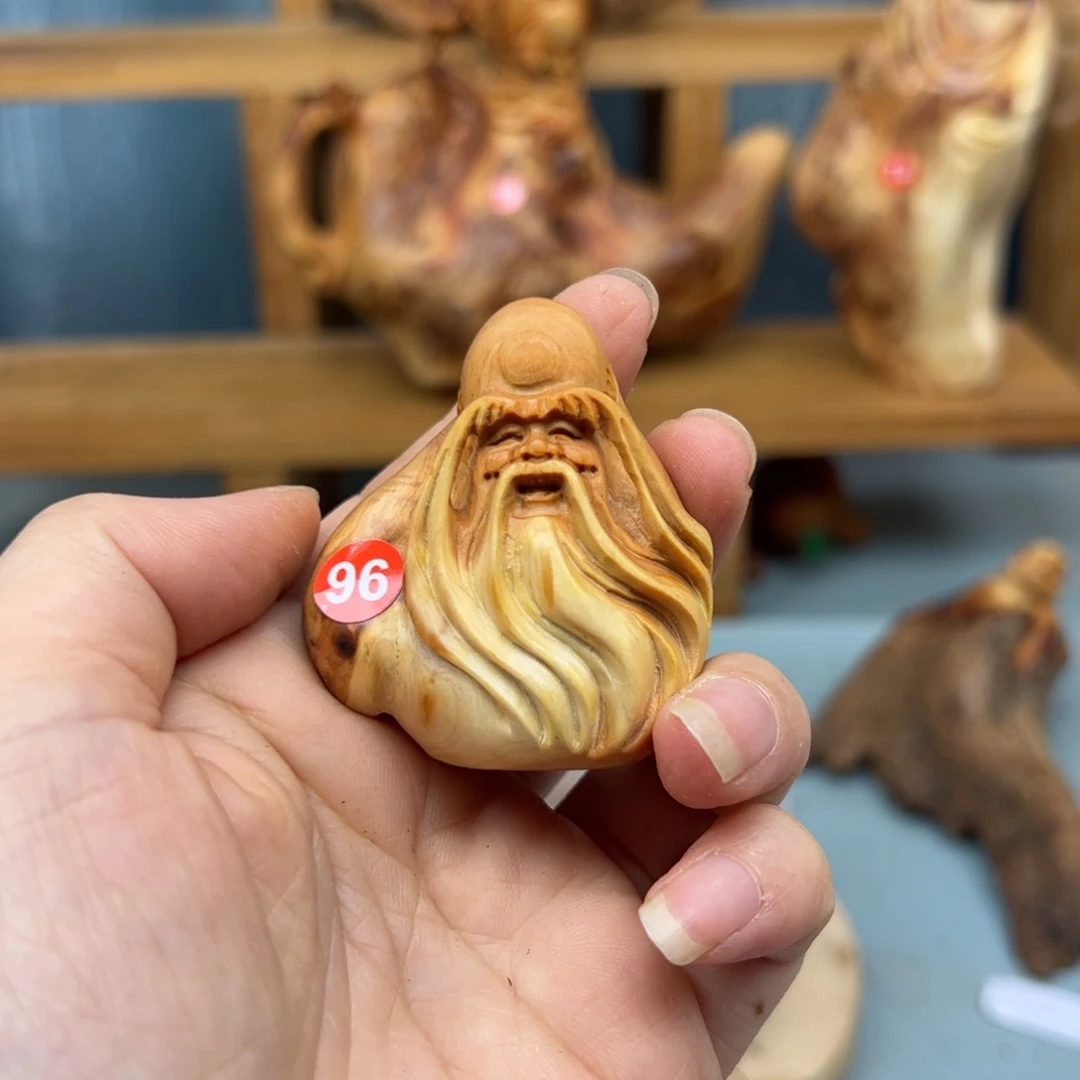 卢***斯木崖柏木摆件手把件