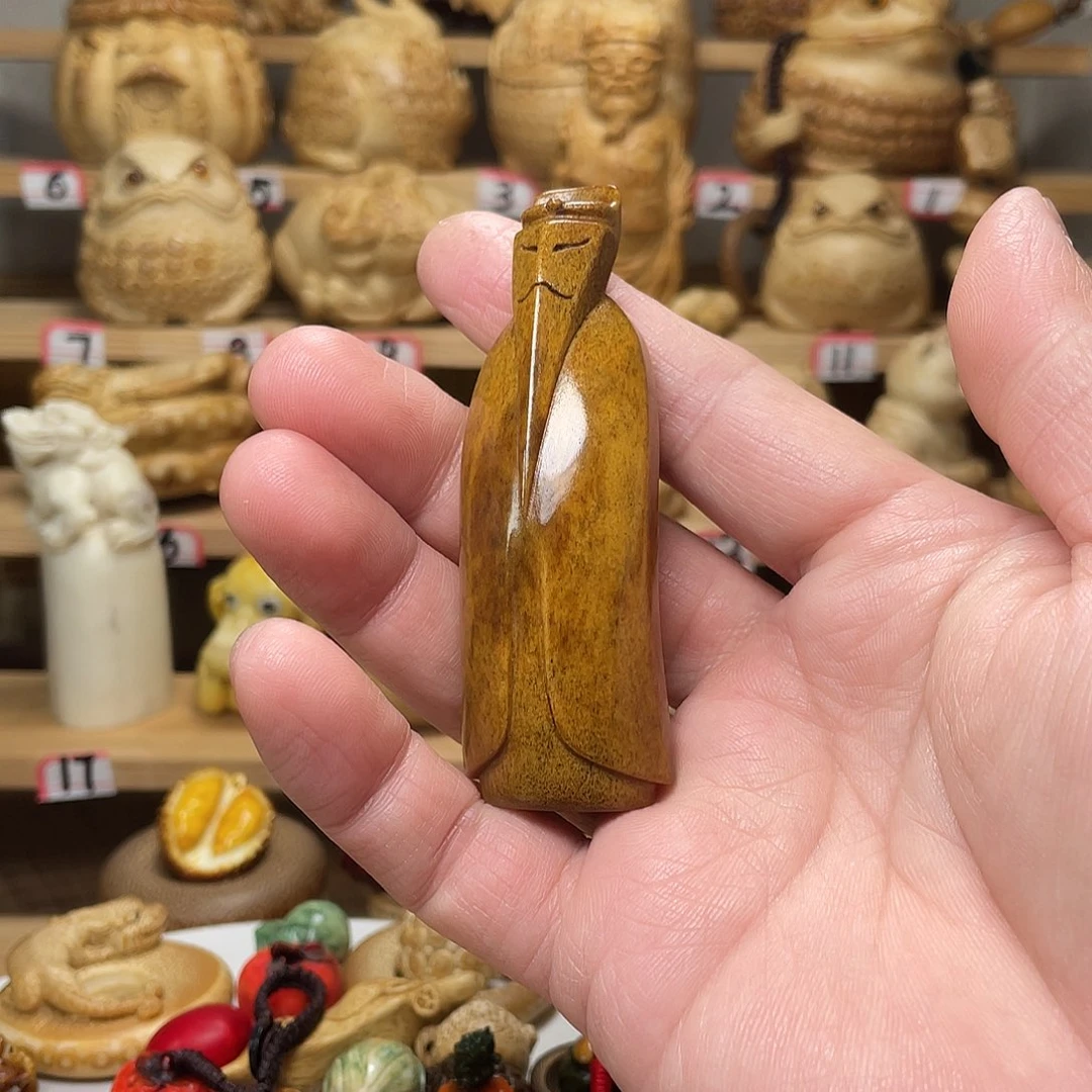 竹鹿角雕刻翁仲手把件