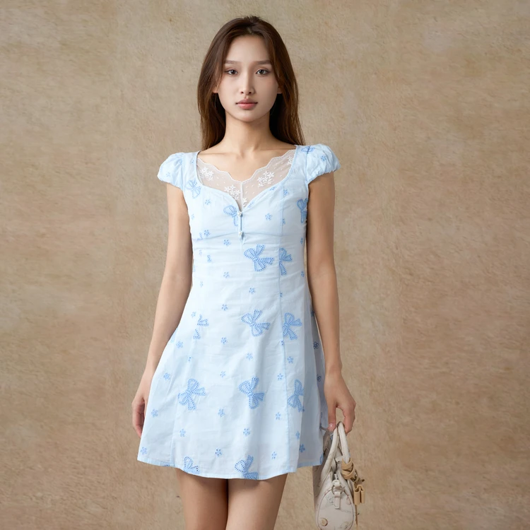 西町村屋甜美蝴蝶结连衣裙女夏季新款气质绣花蕾丝裙子XAAB10424