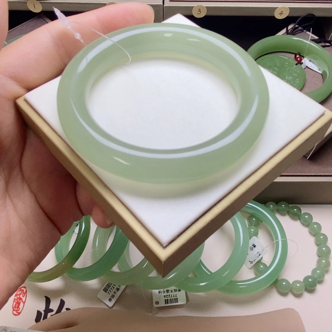 东陵石未镶嵌手镯
