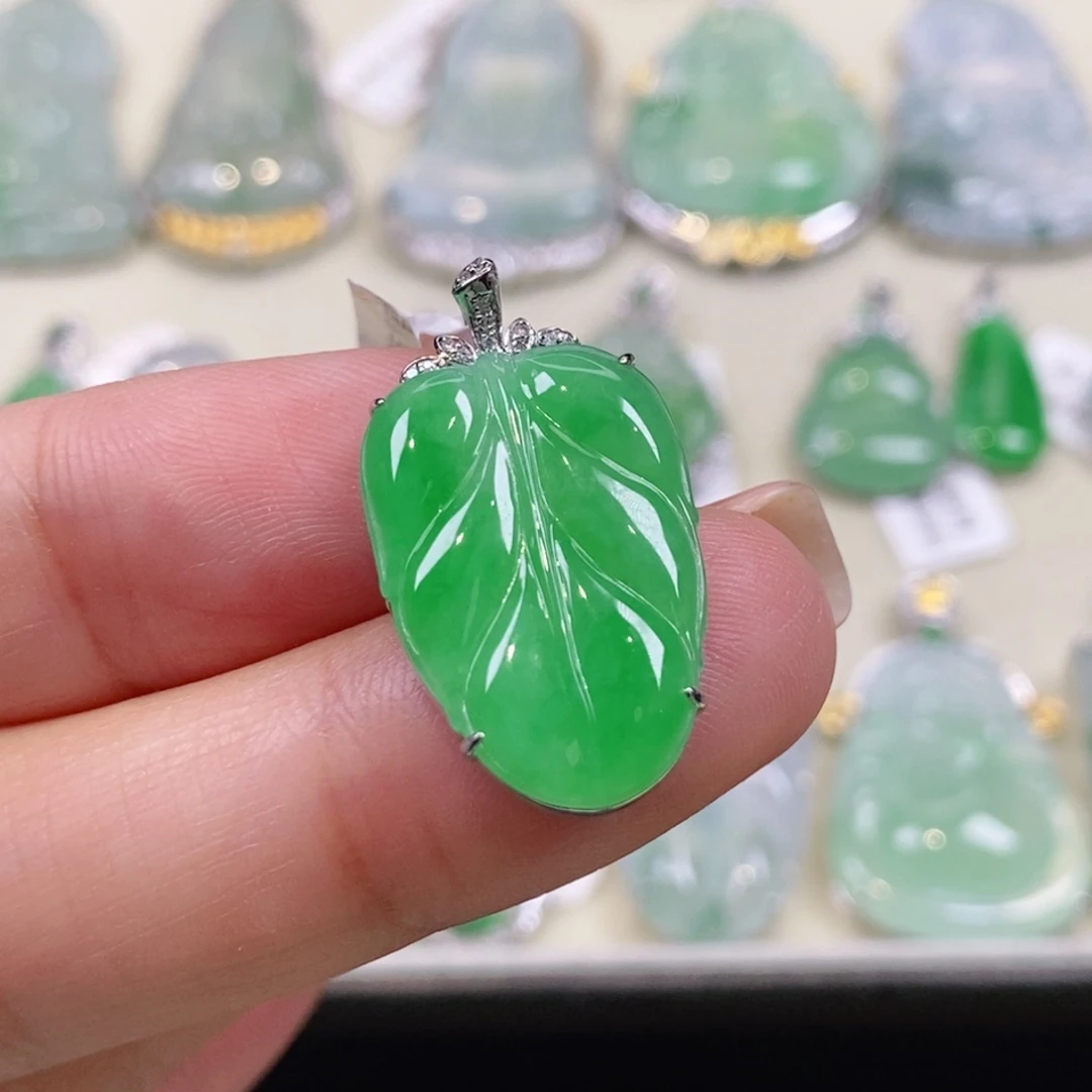 翡翠18K金镶嵌颈饰缅甸天然a货翡翠