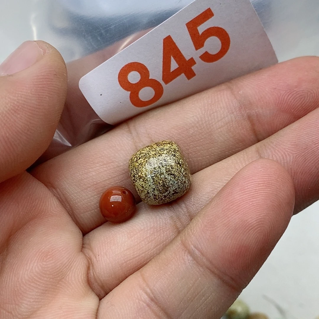 南红玛瑙未镶嵌珠宝奇石