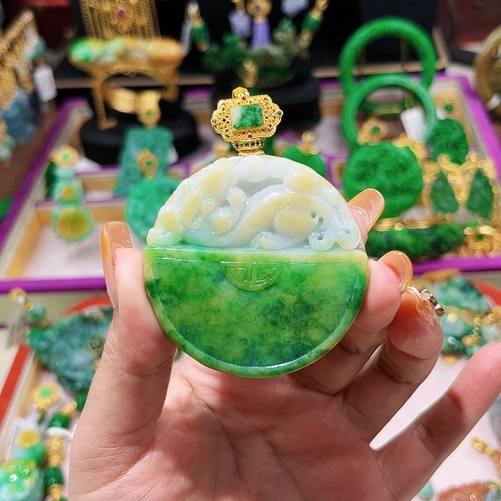 【闪购商品】翡翠吊坠(赠链)未镶嵌貔貅