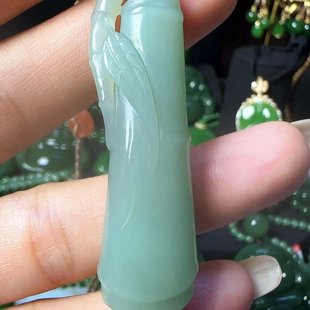 颈饰未镶嵌和田玉（碧玉）