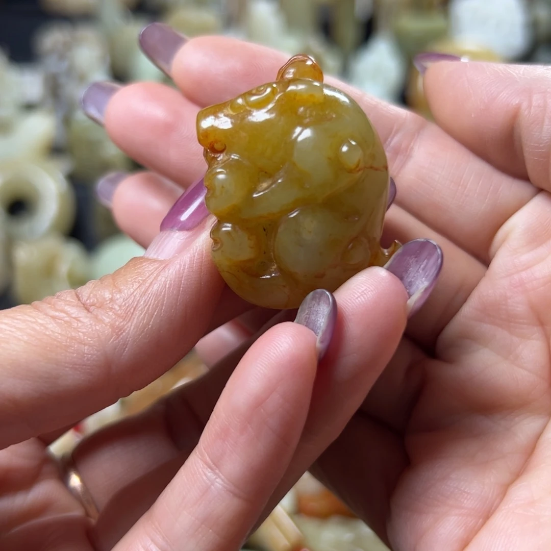 和田玉未镶嵌吊坠(赠链)