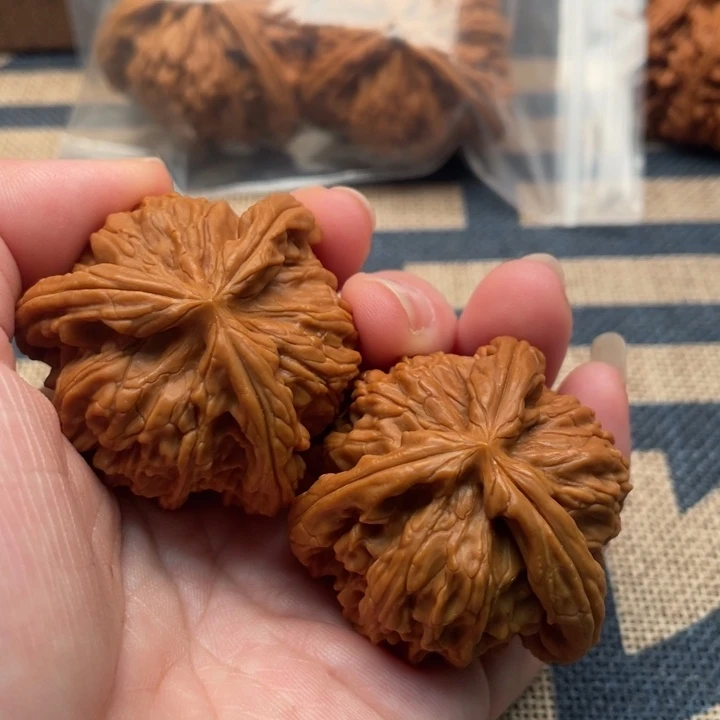 鱼***泪核桃白狮子40核桃