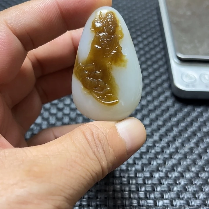 颈饰未镶嵌和田玉（糖玉）