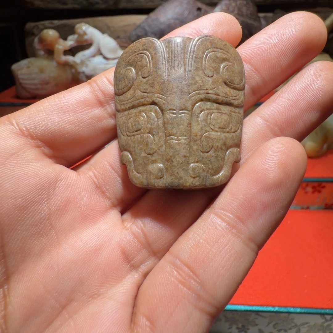 王***甯和田玉（糖玉）未镶嵌颈饰