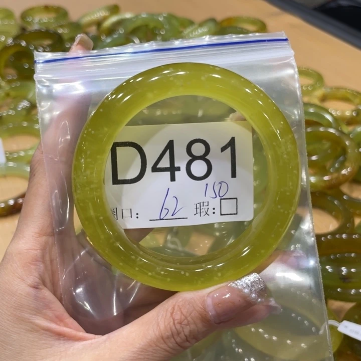 未镶嵌蛇纹石玉手镯中*