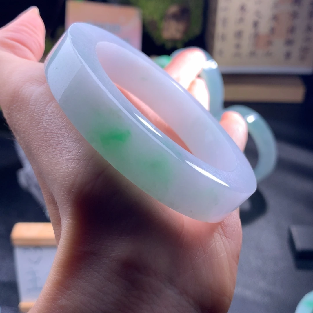 定制翡翠未镶嵌手镯
