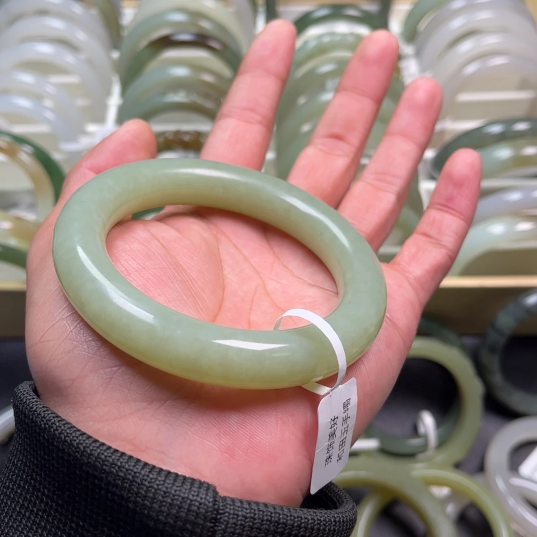 和田玉未镶嵌手镯58.4圈