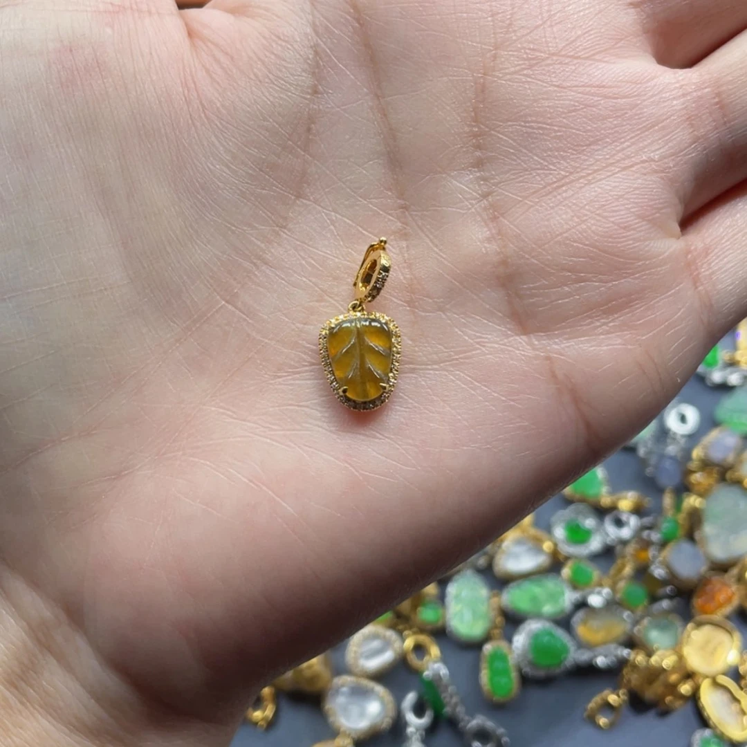 【闪购商品】颈饰18K金镶嵌翡翠