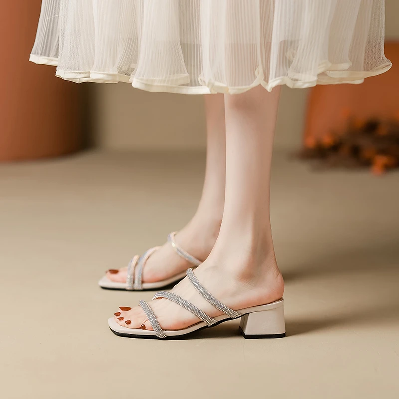 夏季气质百搭一字带露趾中跟凉鞋女外穿水钻仙女风粗跟半拖鞋