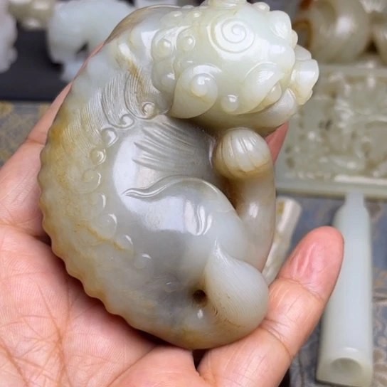 和田玉未镶嵌颈饰云***子