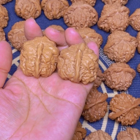 【闪购商品】文玩核桃吊坠一根筋