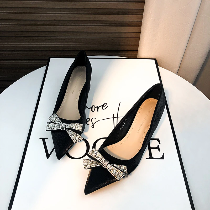 2025年新款黑色气质百搭尖头粗跟单鞋女蝴蝶结少女高跟鞋职业工作