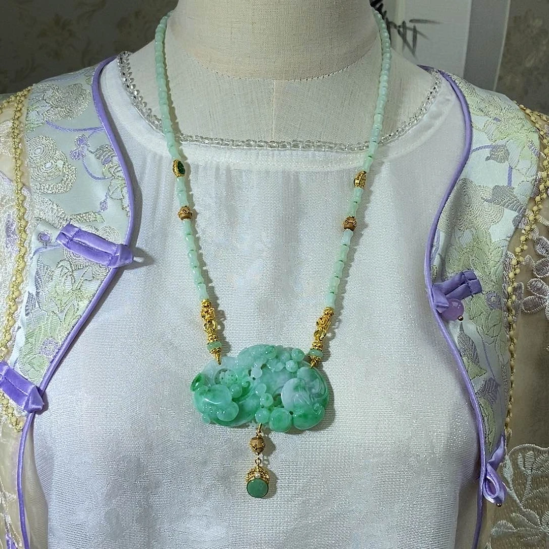 颈饰未镶嵌翡翠天然