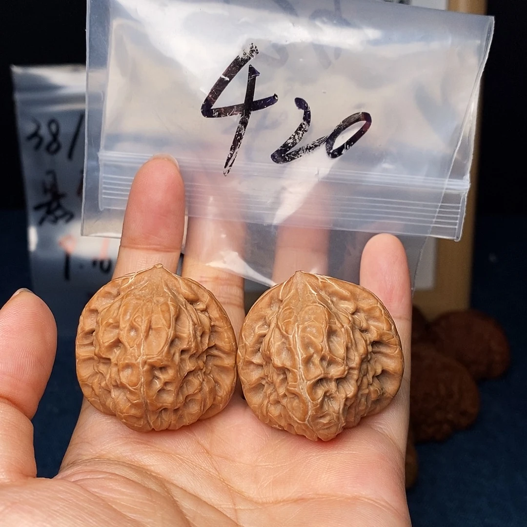 Y***Y把件文玩核桃白蛇谷
