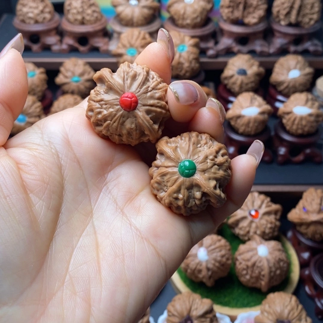 文玩核桃吊坠金麒麟