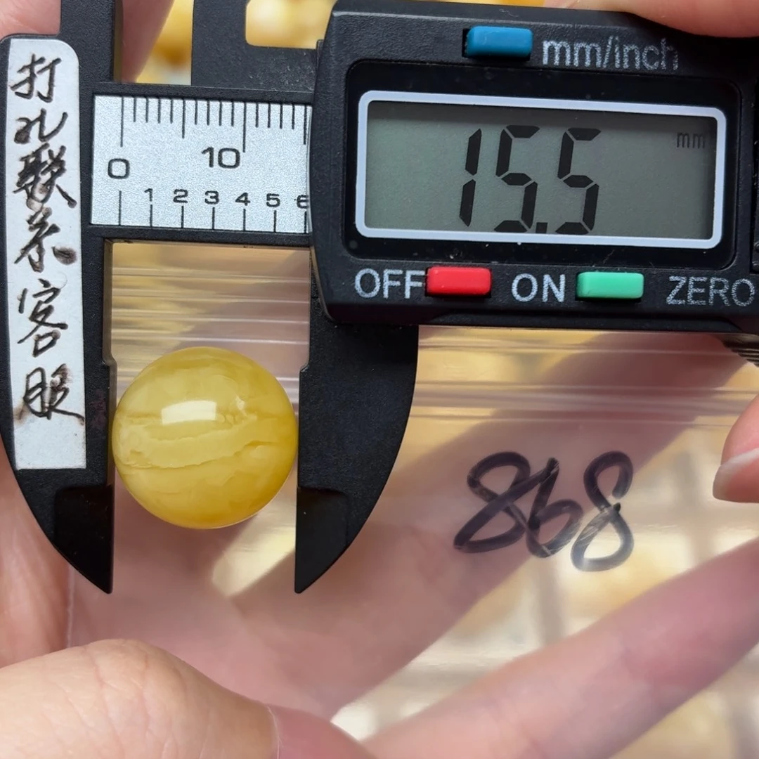 阿***莫蜜蜡未镶嵌裸石蜜蜡