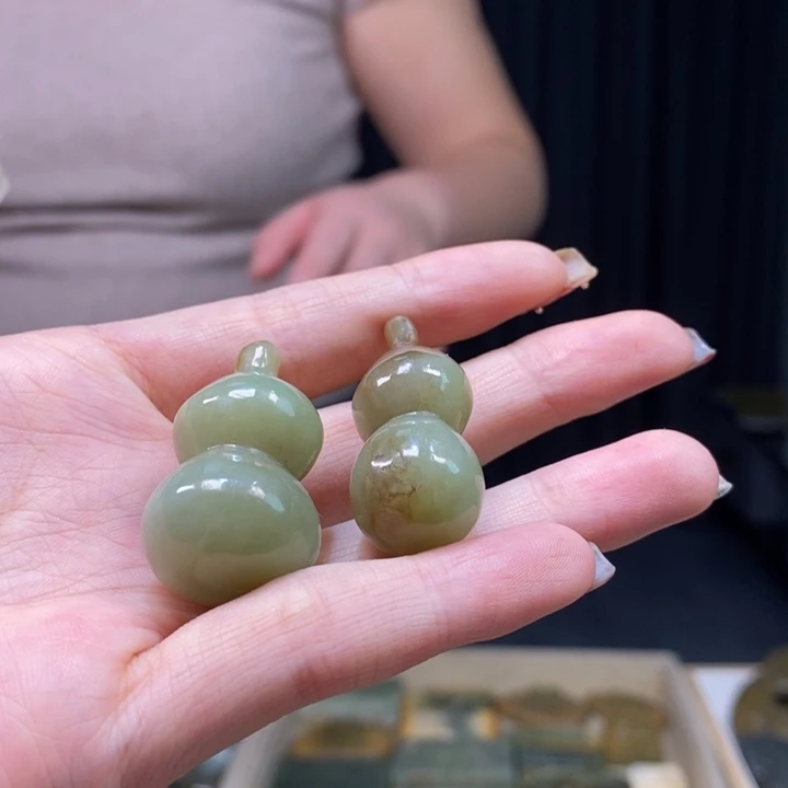 岫岩河磨玉（透闪石质玉）颈饰未镶嵌