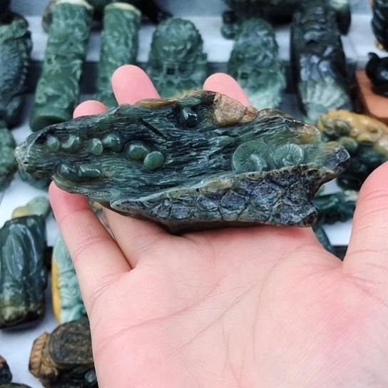 未镶嵌岫岩河磨玉（透闪石质玉）把件