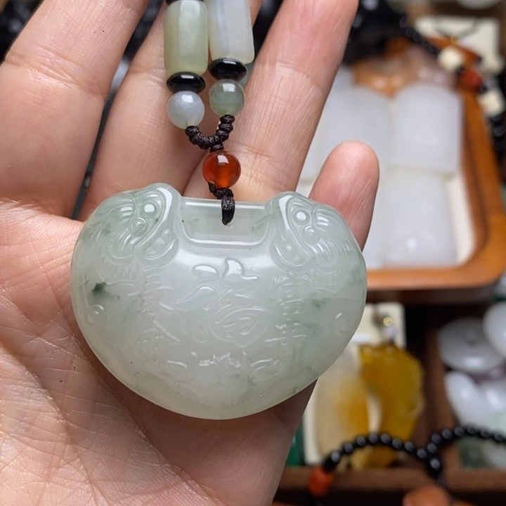 钠长石玉合金颈饰