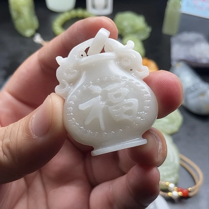 和田玉未镶嵌颈饰