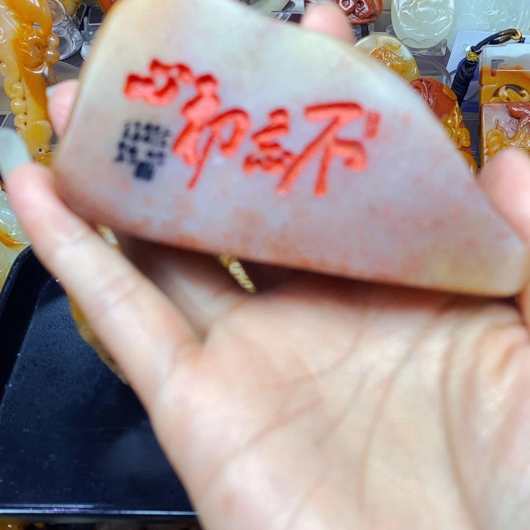 石英质玉（黄龙玉）未镶嵌颈饰