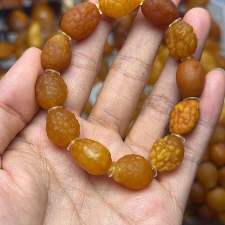 琥珀未镶嵌裸石天然蜜蜡