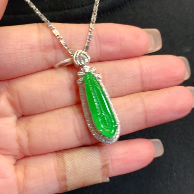 【闪购商品】颈饰18K金镶嵌翡翠羽毛