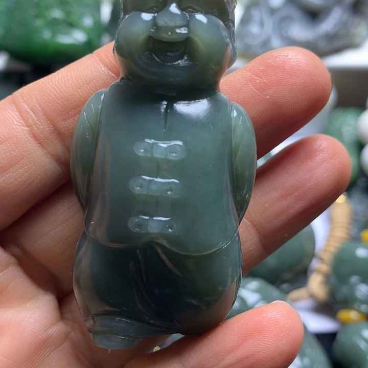 董***会和田玉未镶嵌颈饰