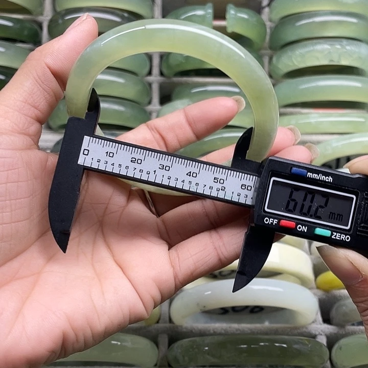 蛇纹石玉未镶嵌手镯292