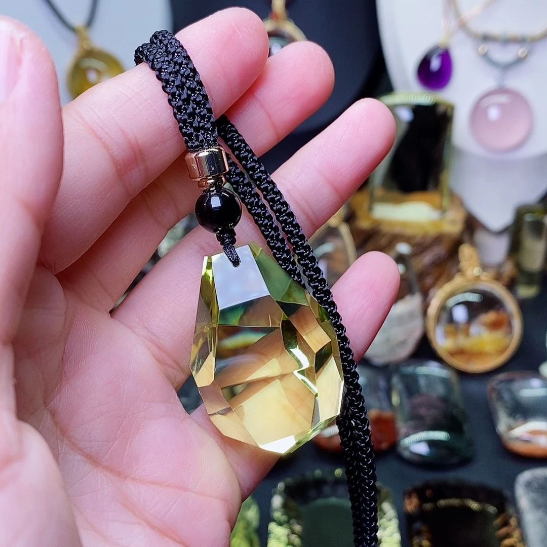 未镶嵌吊坠(赠链)水晶