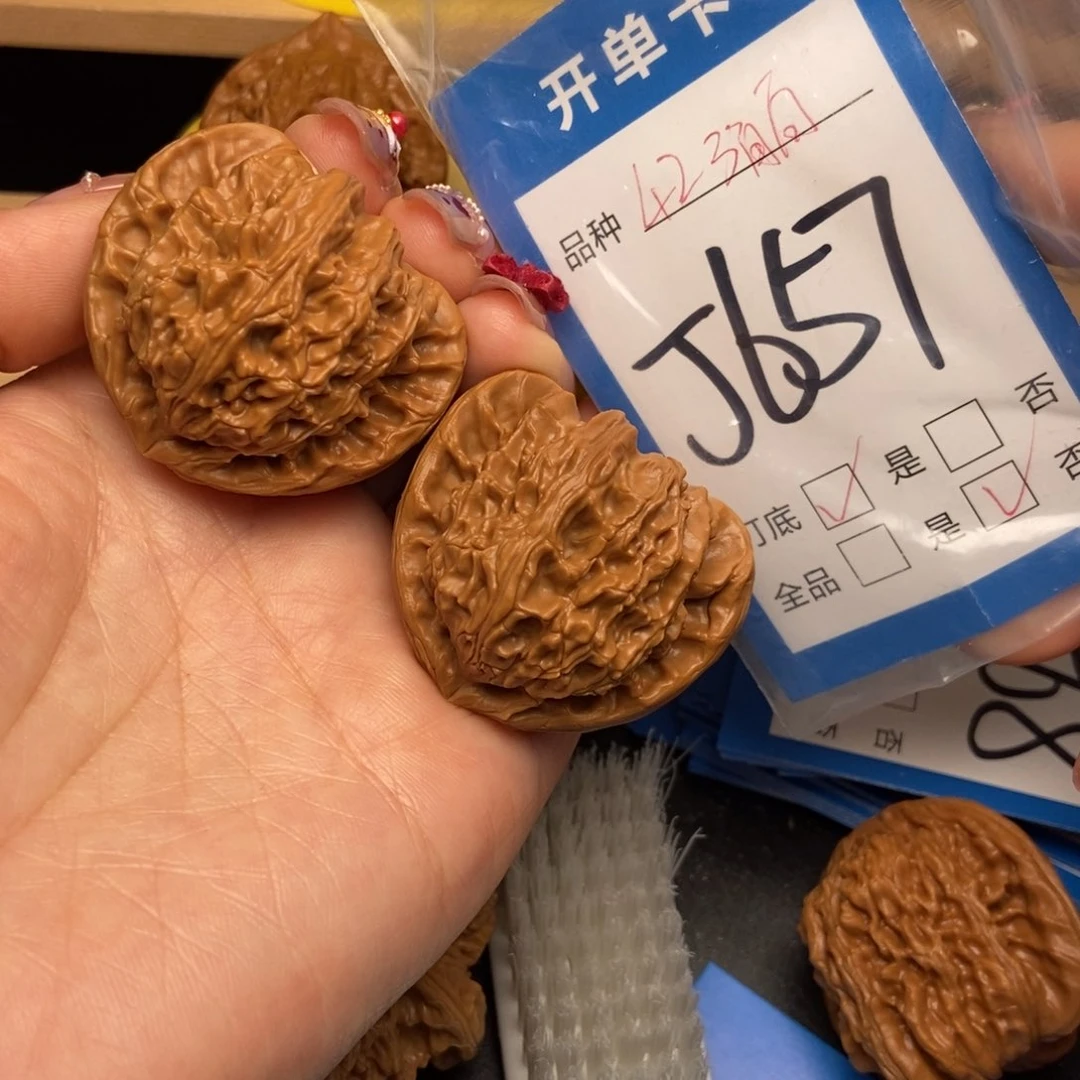 桃核吊坠核桃白狮子