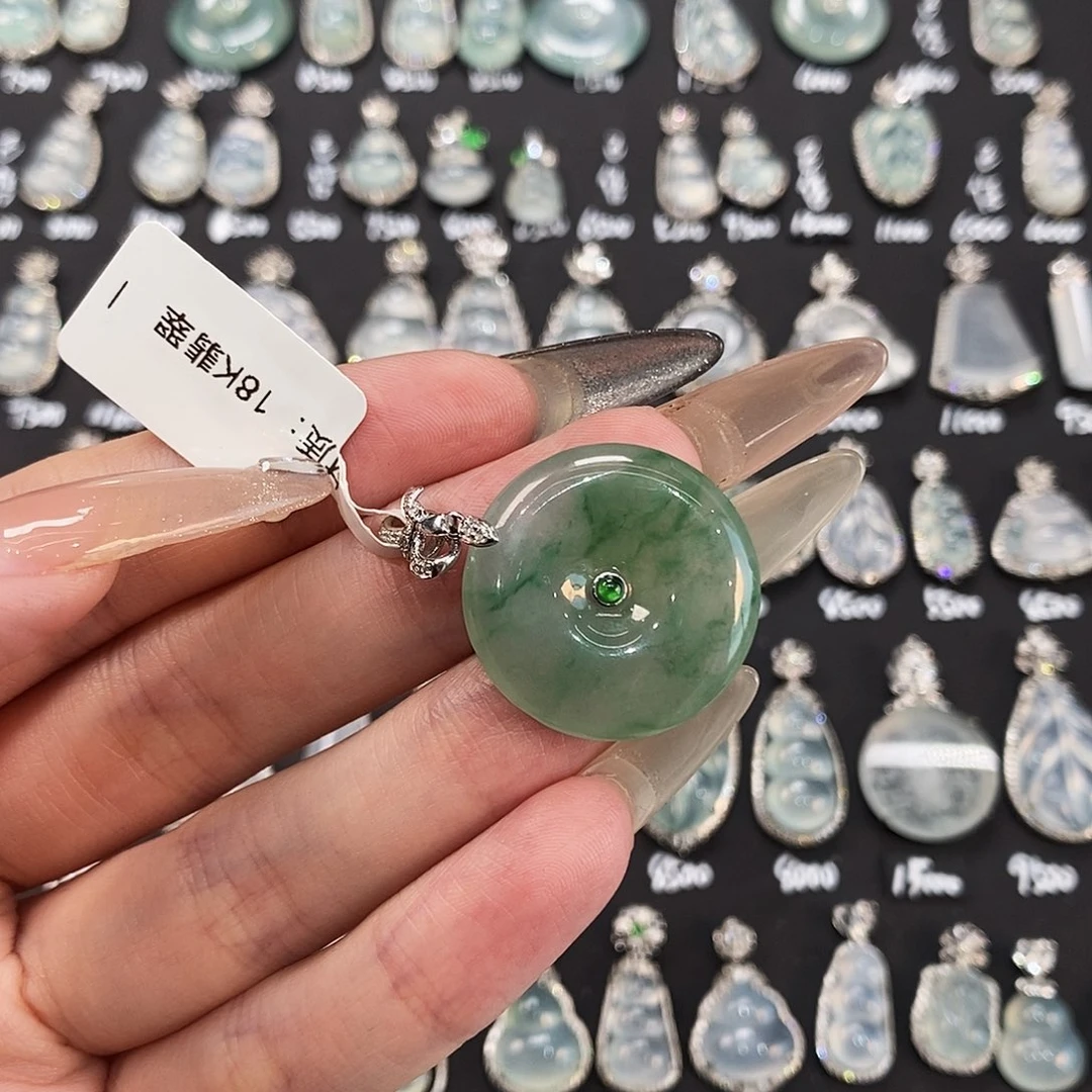 翡翠18K金镶嵌颈饰