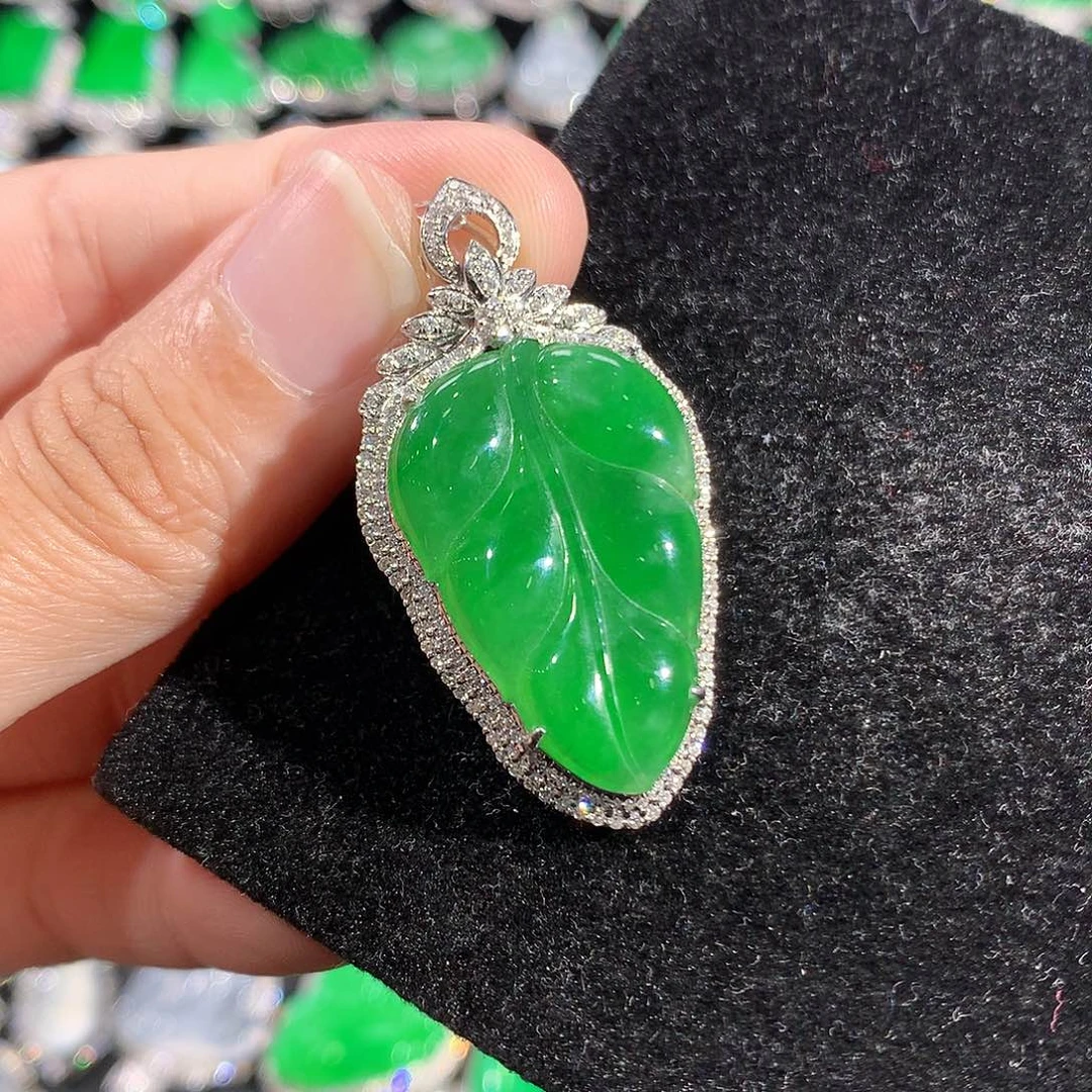 翡翠18K金镶嵌颈饰