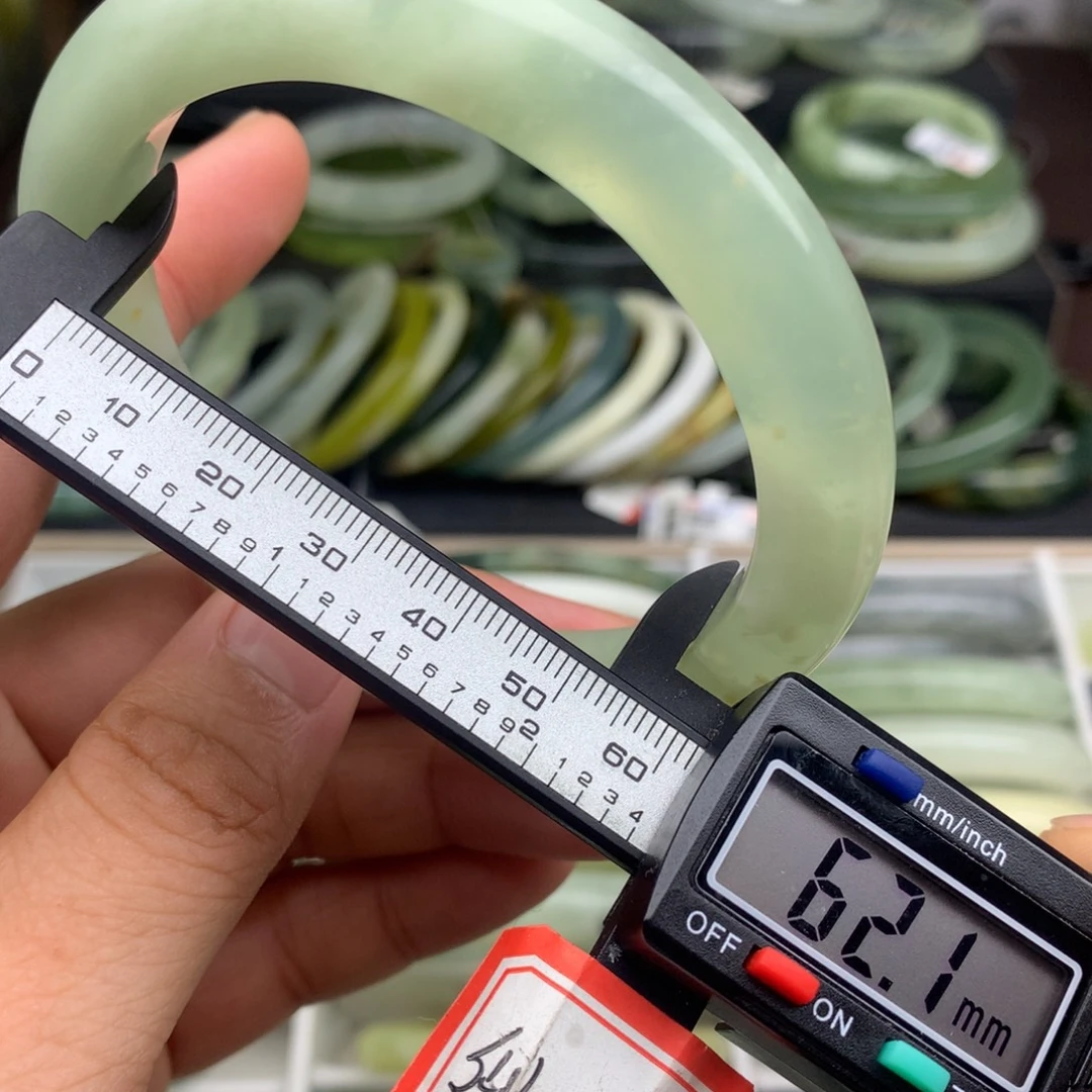 蛇纹石玉未镶嵌手镯569