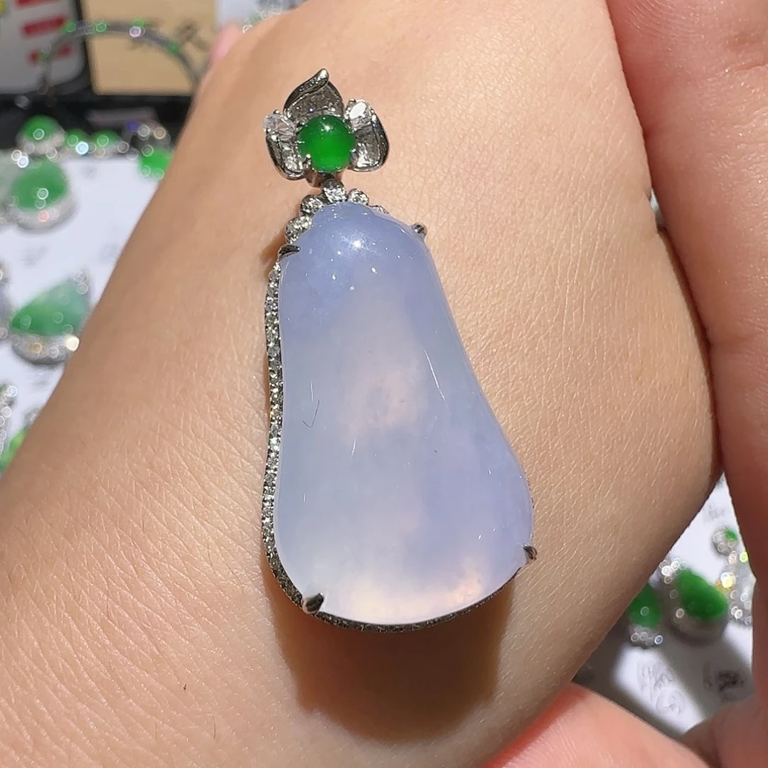 【闪购商品】颈饰18K金镶嵌翡翠