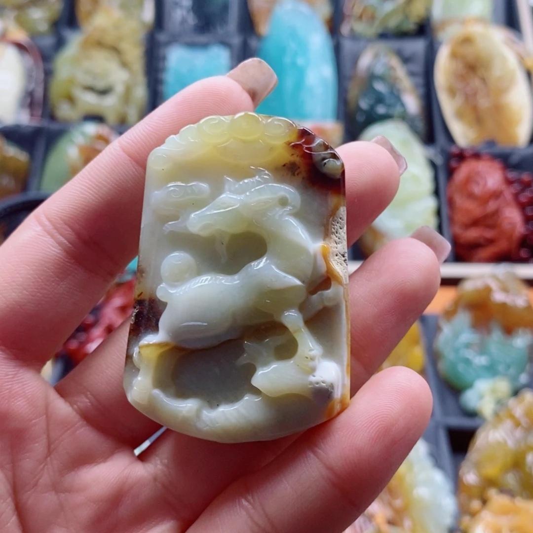 蛇纹石玉未镶嵌颈饰