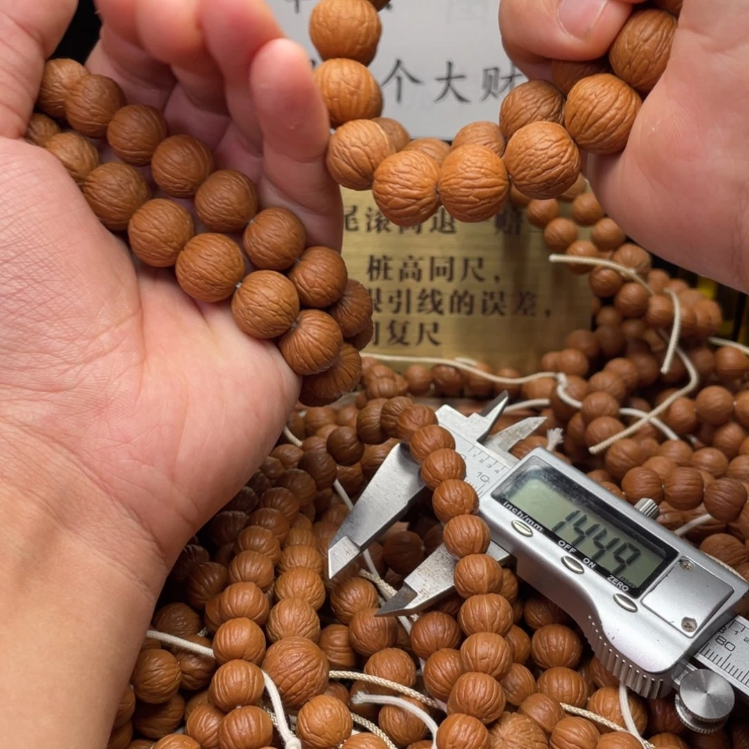 猴头核桃吊坠凤羽