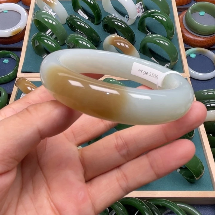 和田玉手镯未镶嵌