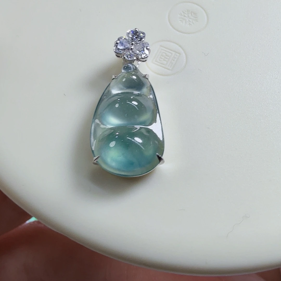 翡翠18K金镶嵌颈饰蓝钢豆子