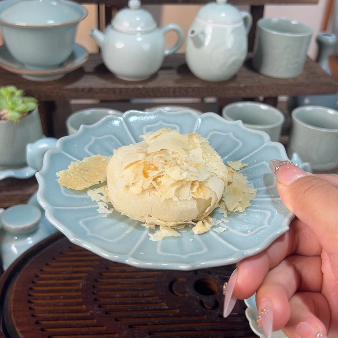 精品卵青碟子 13.8cm