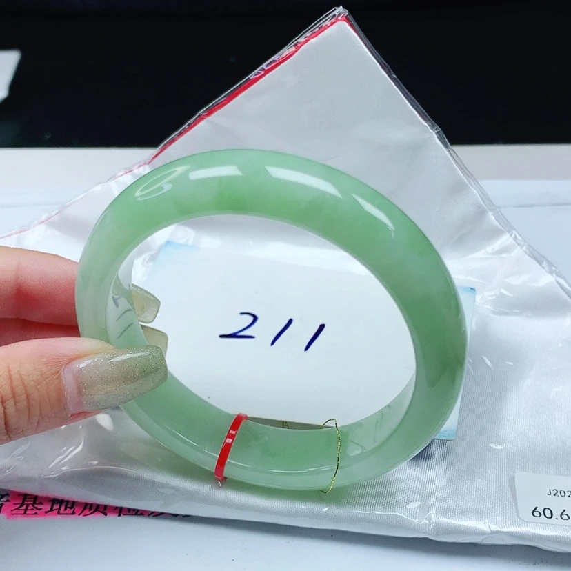 【闪购商品】翡翠手镯未镶嵌 正圈60+