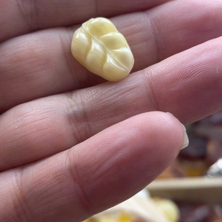 蜜蜡手串未镶嵌吊坠