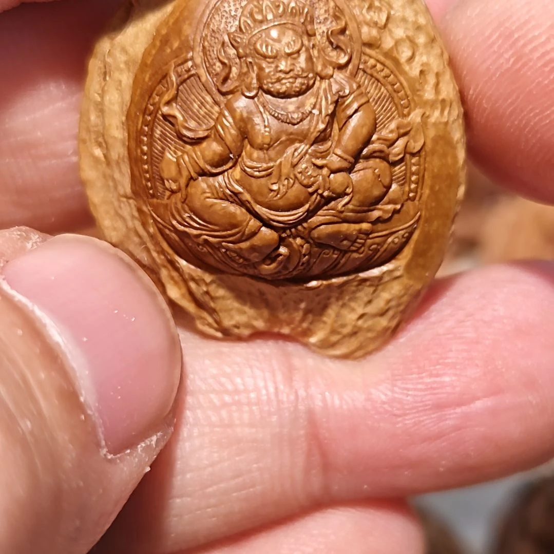 杏核吊坠纯手工雕刻黄财神